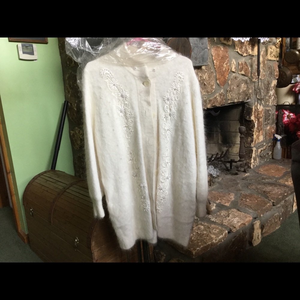 Last Price Drop 👁Beautiful Mohair/ Beaded Jacket